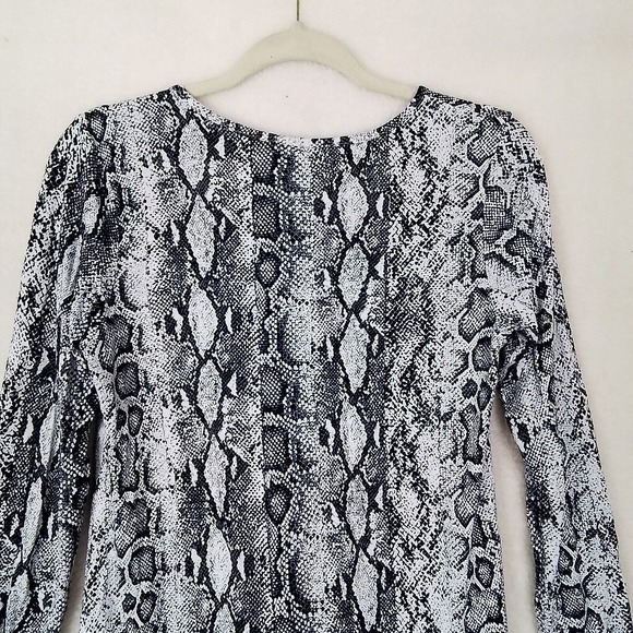 Longyuan Long Sleeve Peasant‎ Style Tunic Size Small in Gray White Snake Print - Picture 7 of 10
